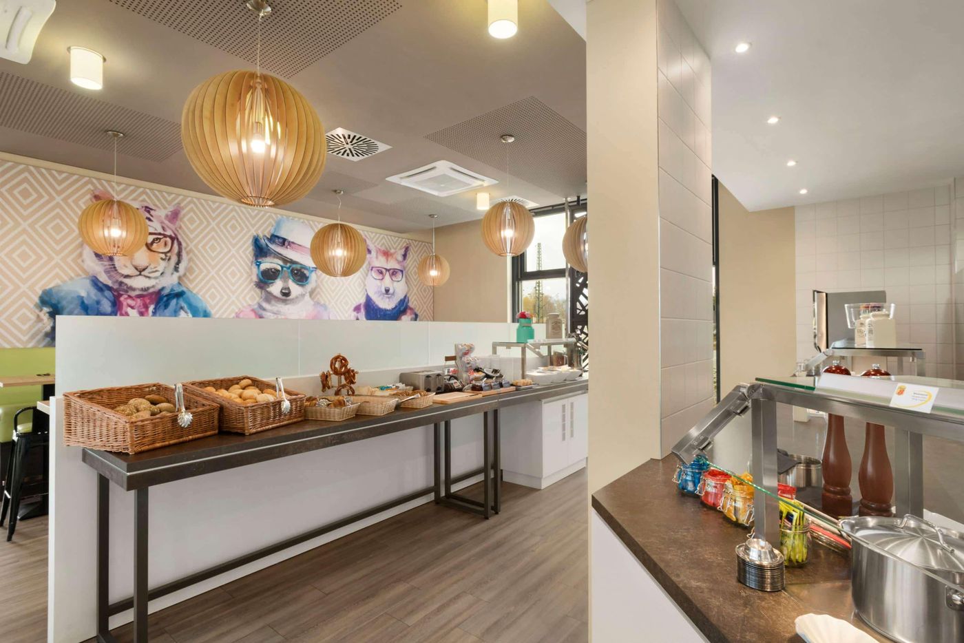 Super-8-Munich-City-West-Restaurant-29