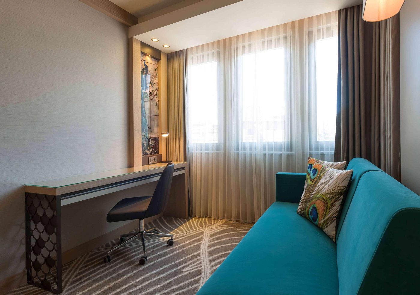 Doubletree-By-Hilton-Istanbul-Sirkeci-Room-35