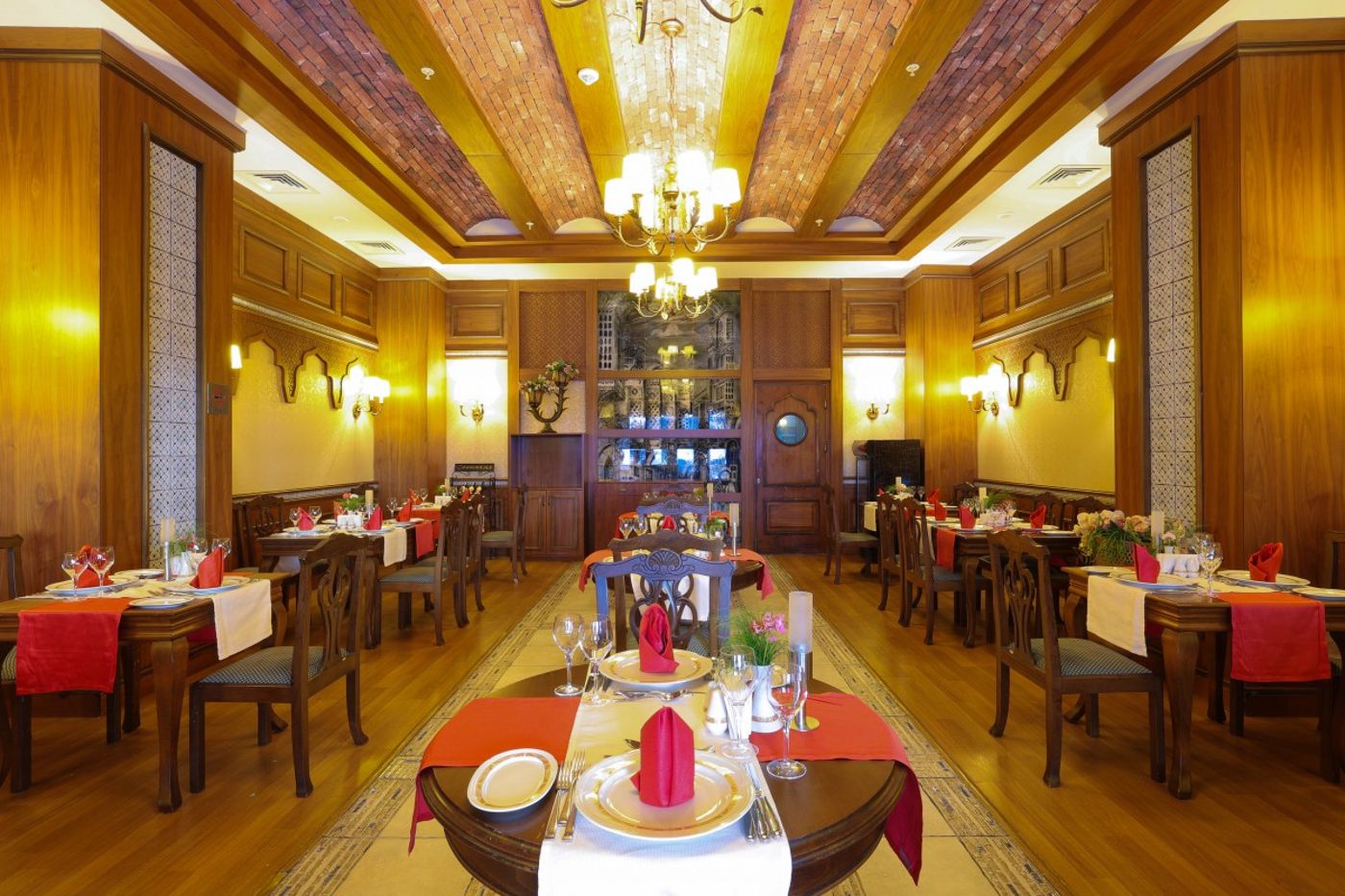 Crystal-Deluxe-Resort---Spa-Restaurant-34