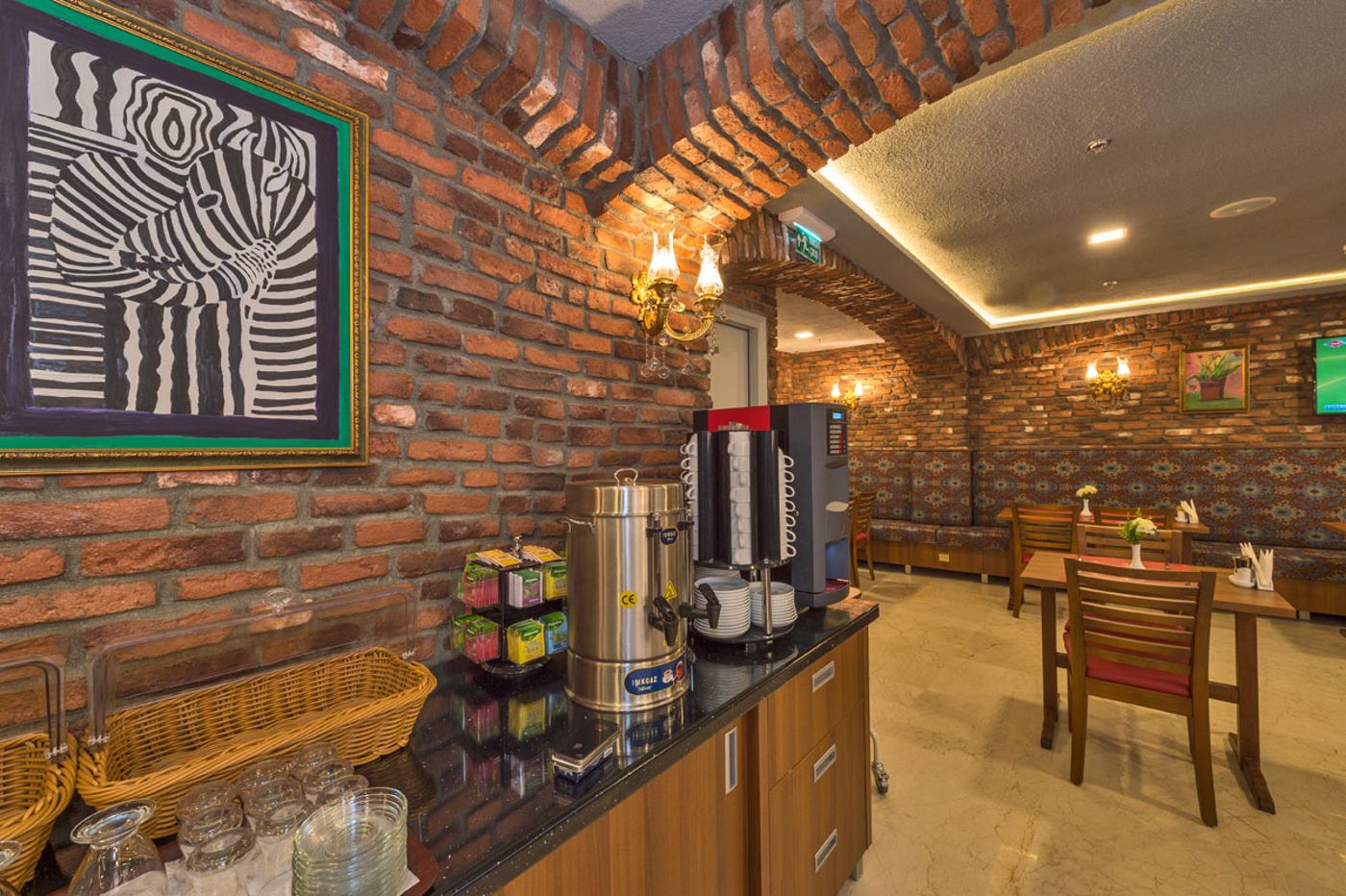 Aprilis-Gold-Hotel-Restaurant-8