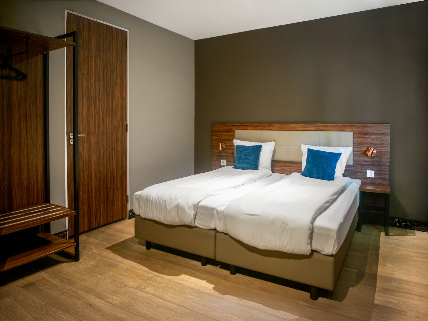 Amsterdam-Lake-Hotel-Room-7