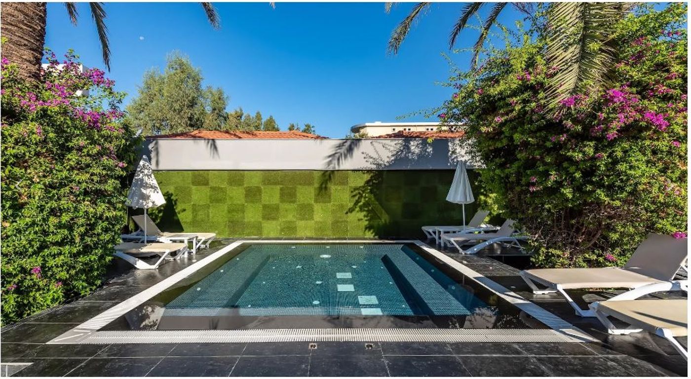 White-City-Beach-Hotel-Pool-4