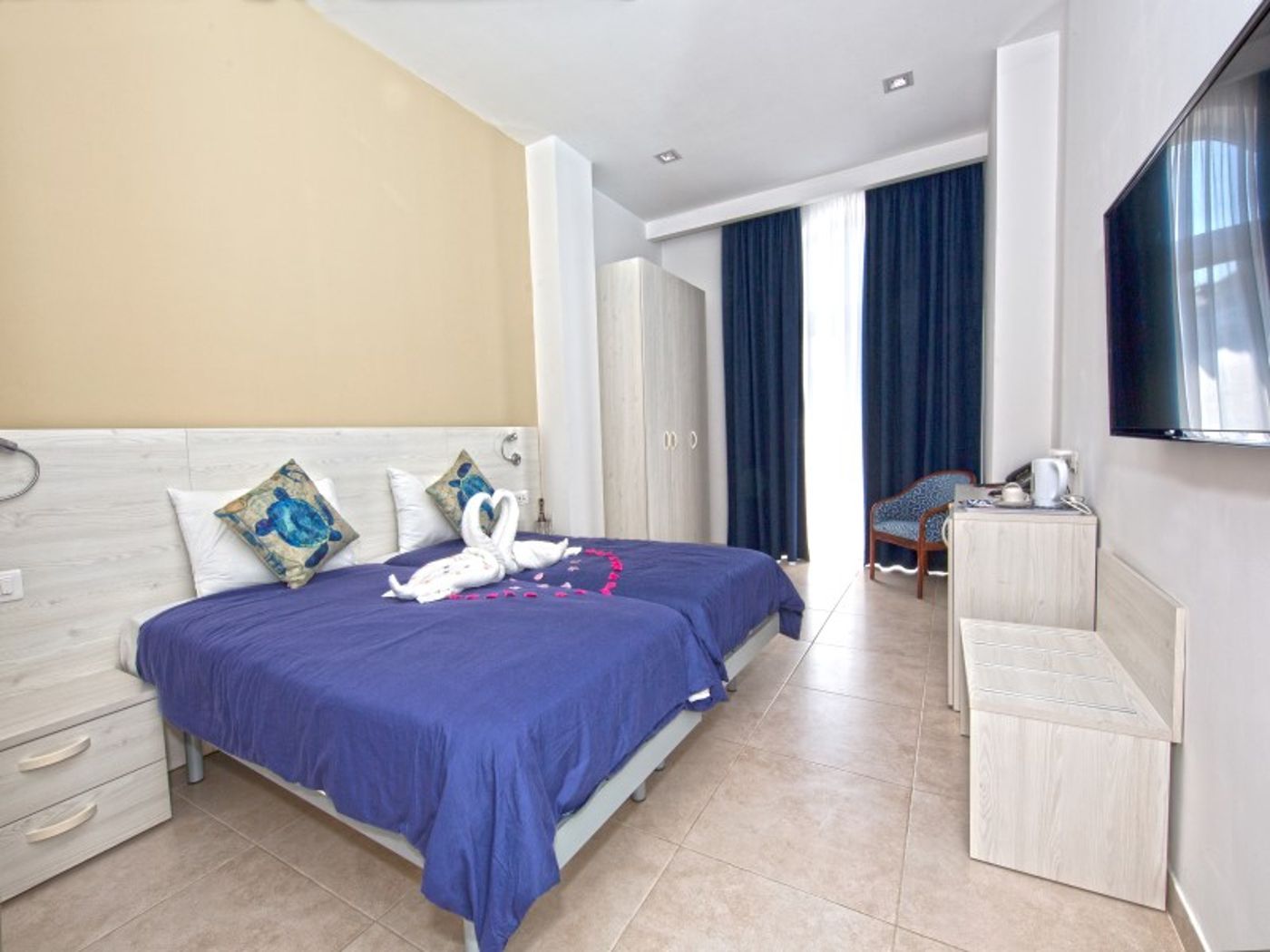 Gillieru-Harbour-Room-16