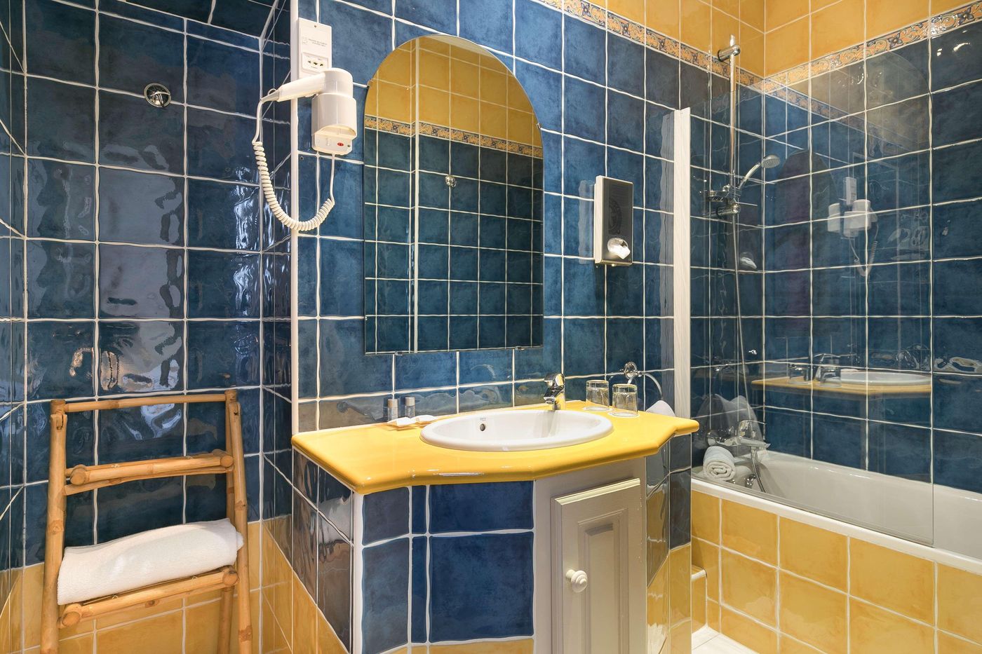 Hotel-Des-Orangers-Room-49