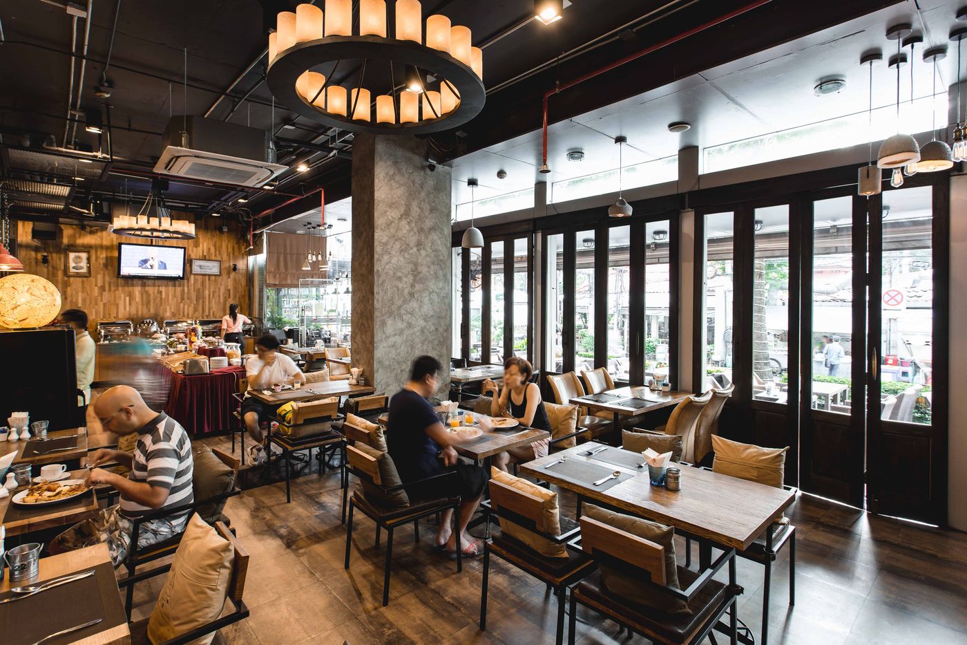 Adelphi-Suites-Bangkok-Restaurant-64