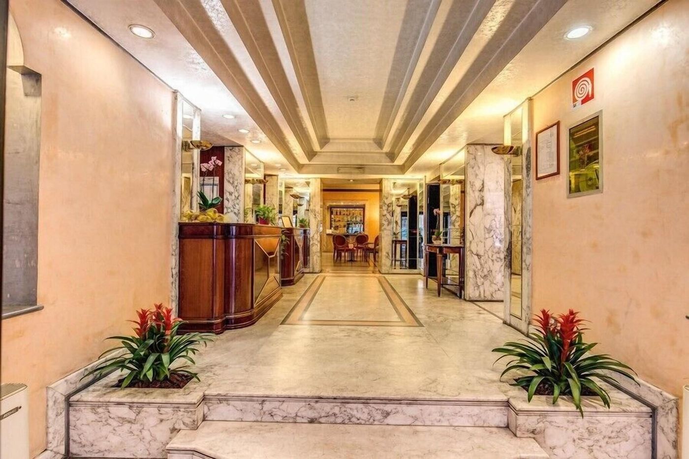 Hotel-San-Remo-Lobby-15