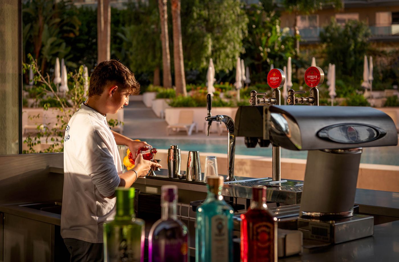 Aqua-Hotel-Montagut-Suites-Bar-30