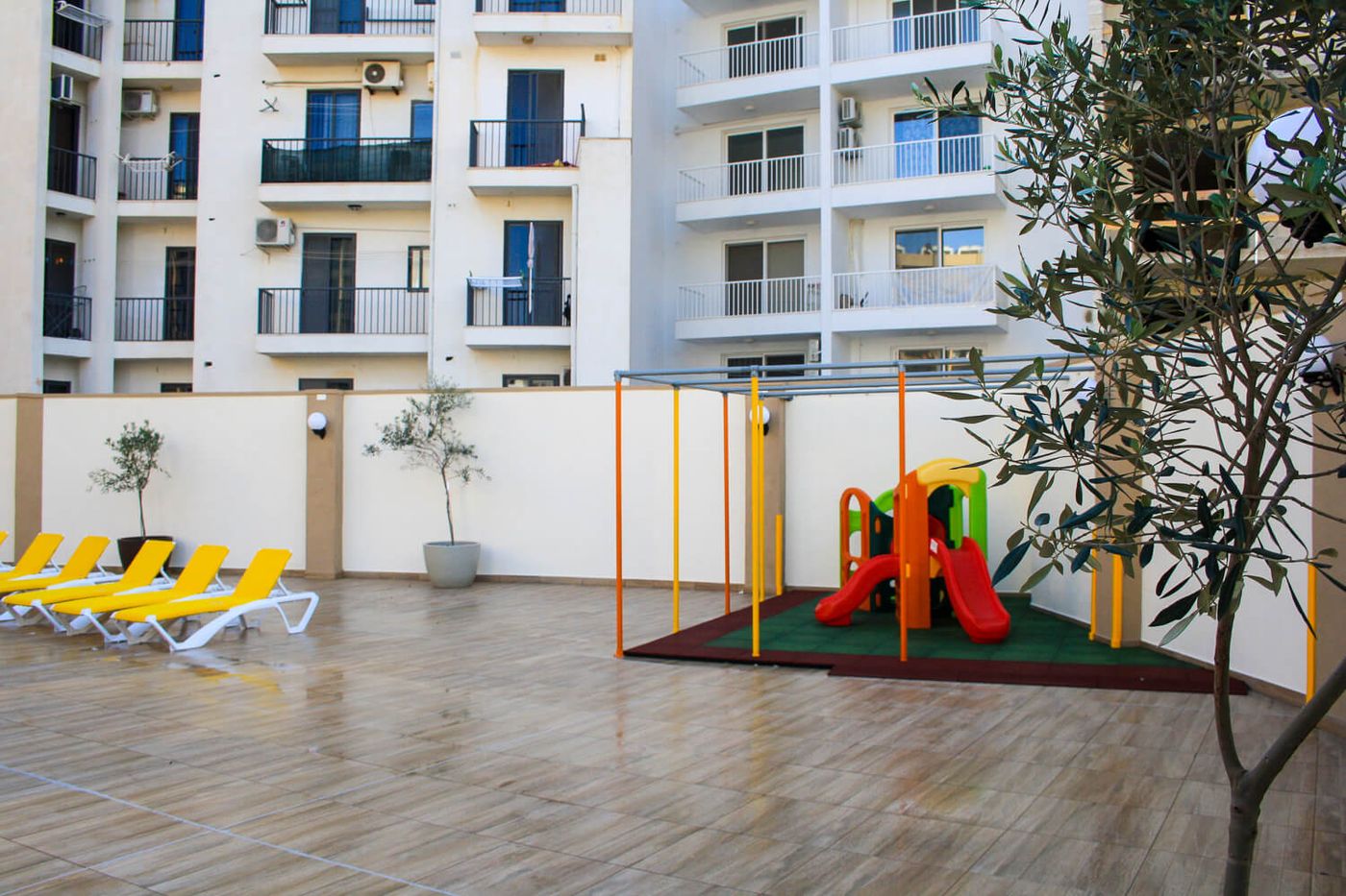 Canifor-Hotel-Pool-23