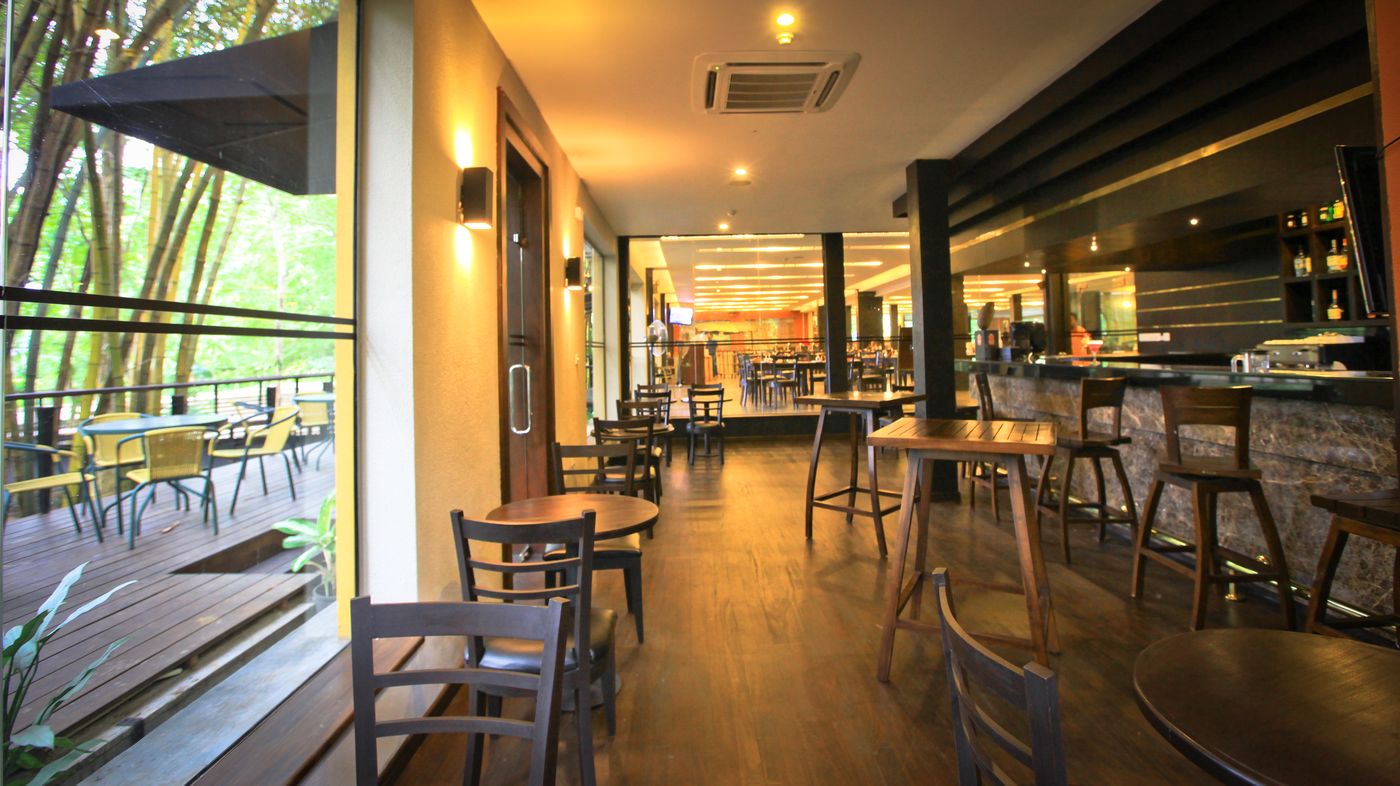 Grand-Udawalawe-Safari-Resort-Bar-25