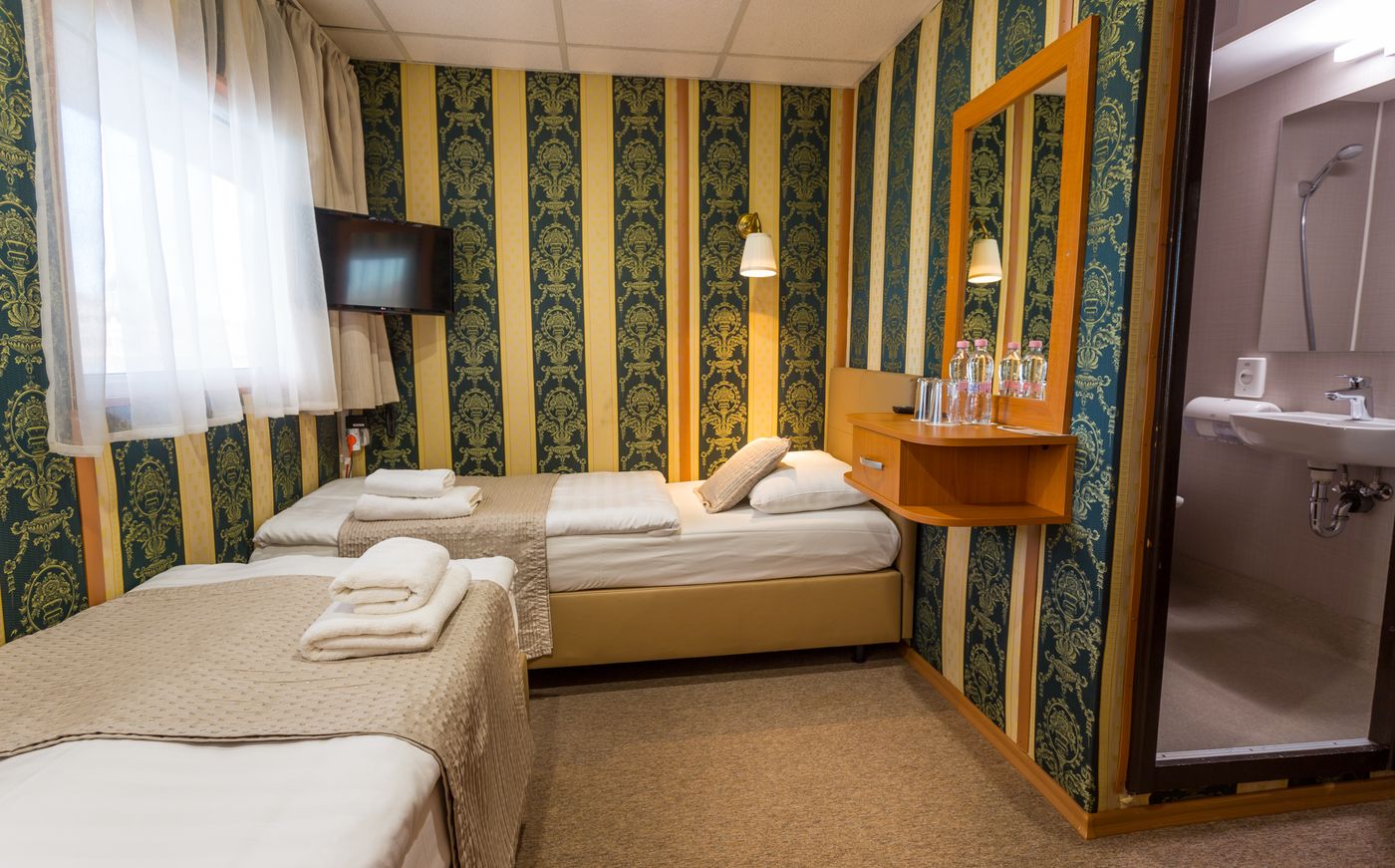 Grand-Jules-Boat-Hotel-Budapest-Room-11