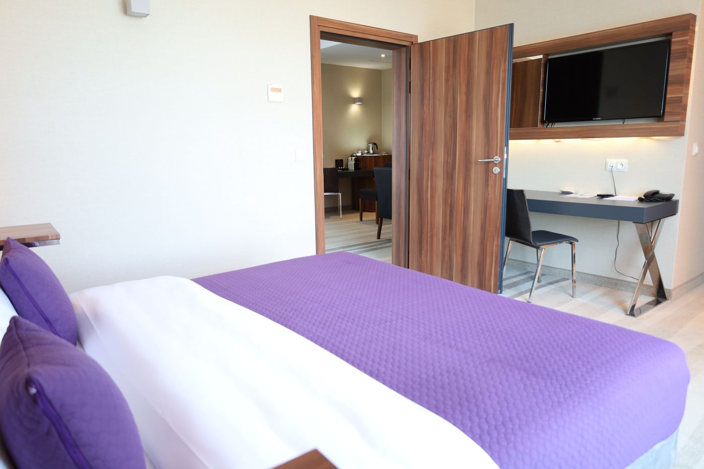 Warsaw-Plaza-Hotel-Room-19