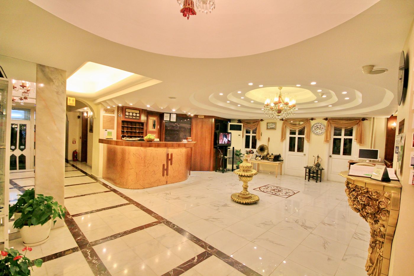 Historia-Hotel-Special-Class-Lobby-5
