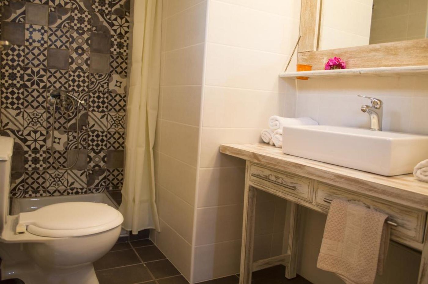 Nireas-Hotel-Room-40