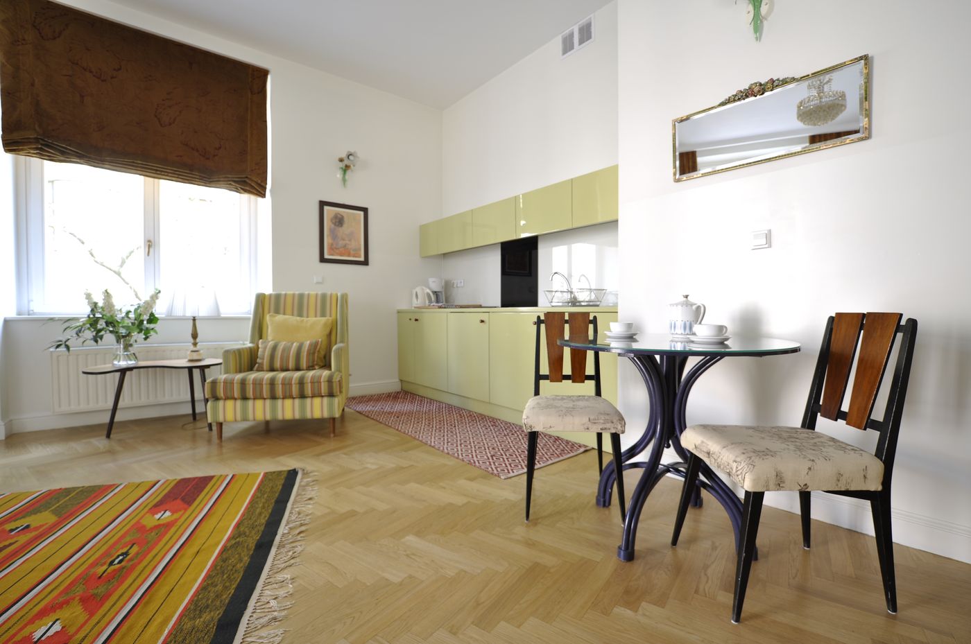 Crystal-Suites-Old-Town-Room-3