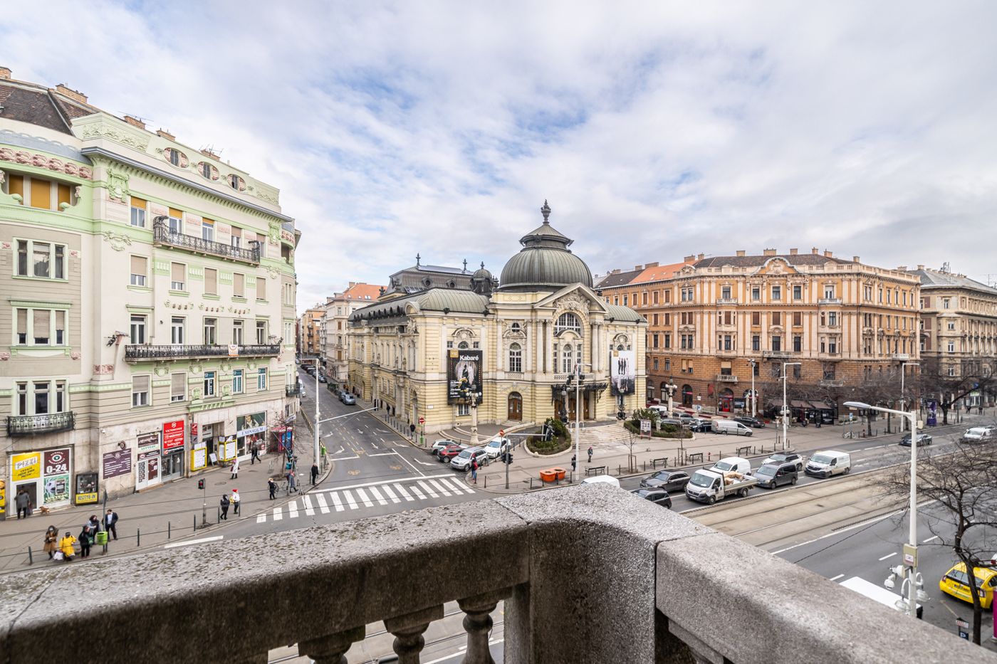 Full-Moon-Budapest-General-view-3