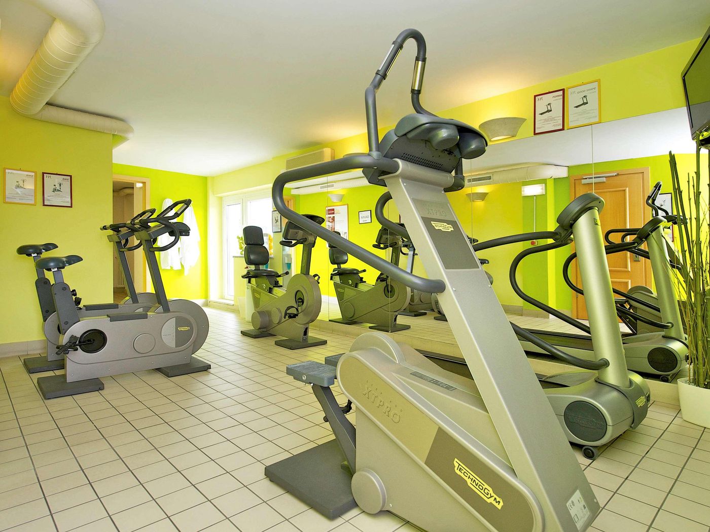 Mercure-Roma-Corso-Trieste-Sports-and-Entertainment-79