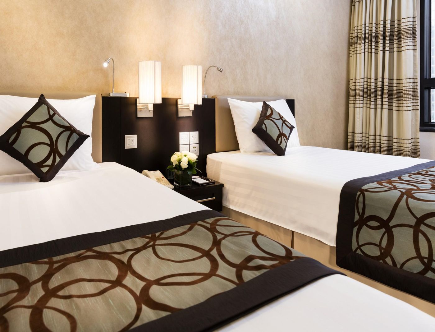 Gloucester-Luk-Kwok-Hong-Kong-Room-3