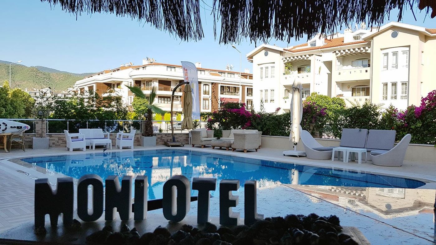 Moni Hotel