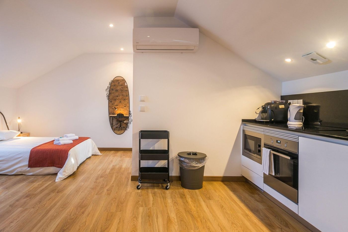 Home-Out-Rooms---Apartments-Room-74