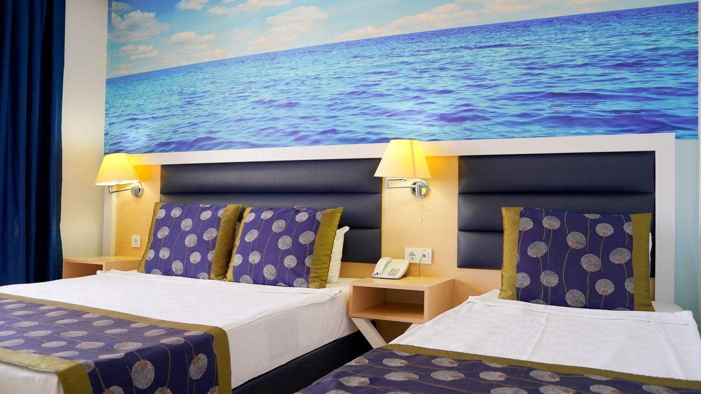 Club-Aqua-Plaza-Room-31