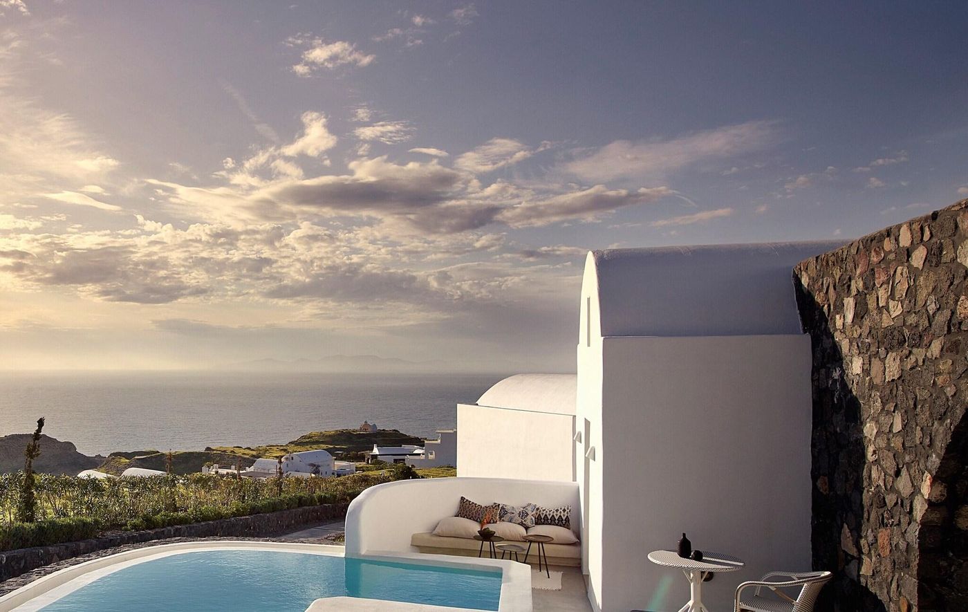 Santo-Maris-Oia--Luxury-Suites---Spa-Room-89