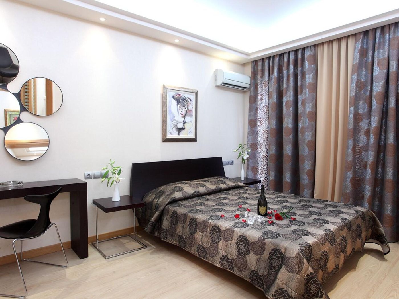 Messinian-Bay-Room-9