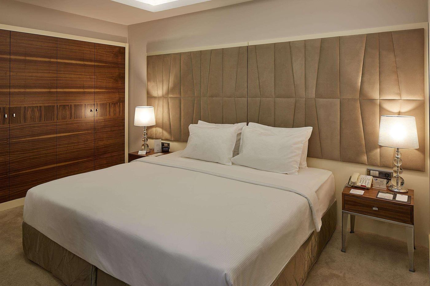 DoubleTree-By-Hilton-Izmir-Alsancak-Room-30