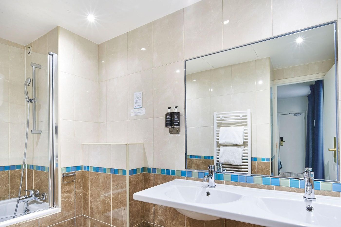 Hotel-Saint-Ferdinand-by-HappyCulture-Room-33