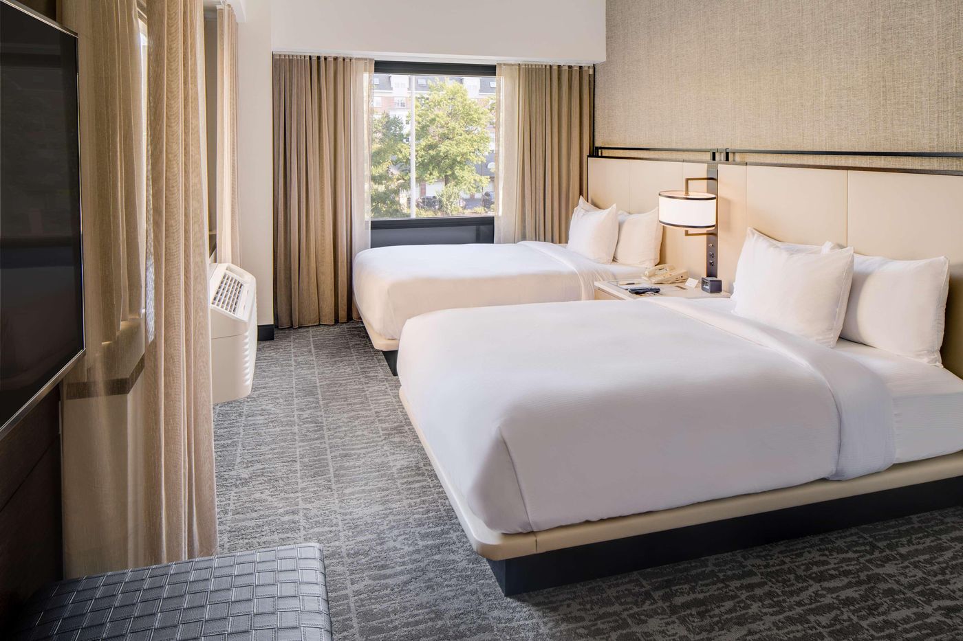 Doubletree-Hotel-Jersey-City-Room-21