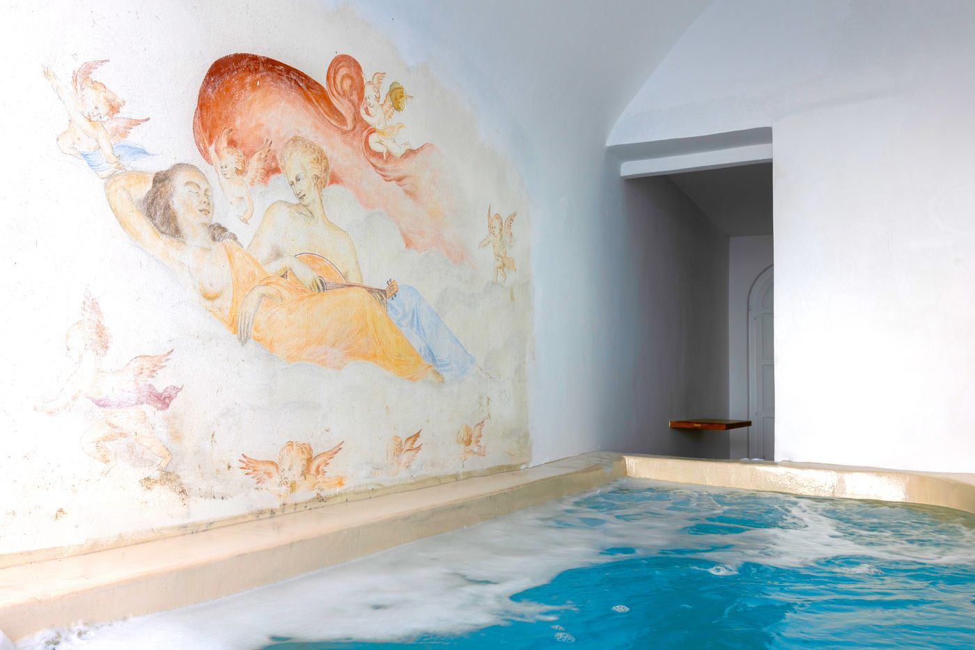 Heaven-s-Edge-Room-54