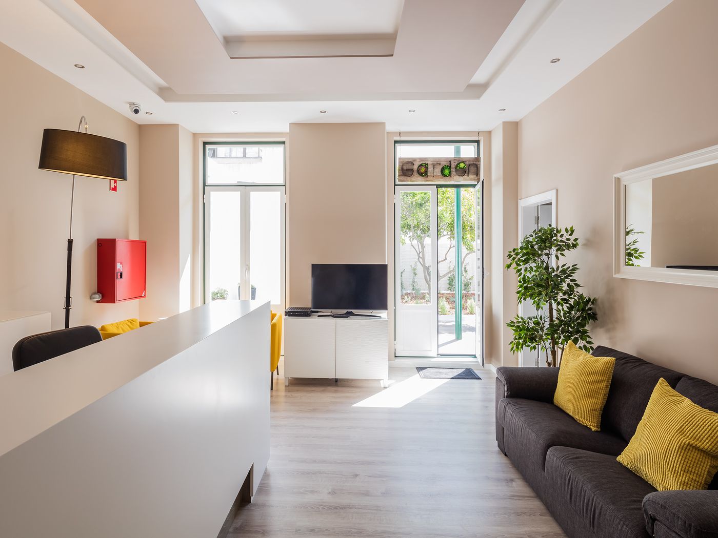 Vila-Garden-Guesthouse-Lobby-6