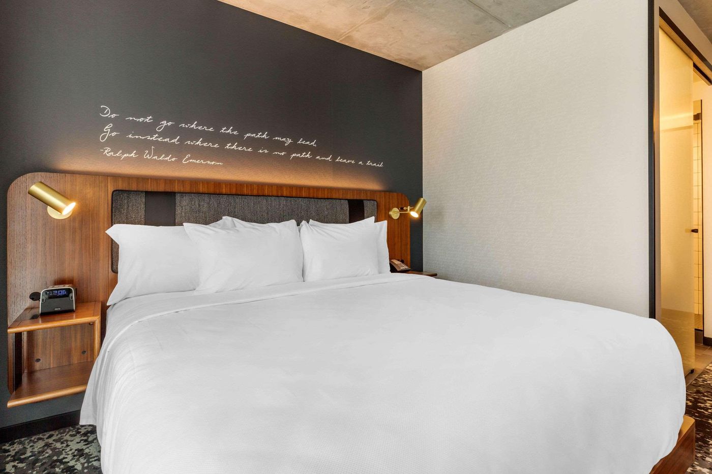 Cambria-Hotel-Boston-Downtown-South-Boston-Room-38