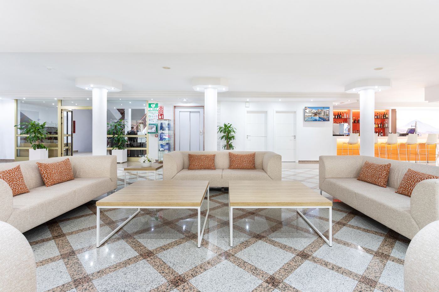 Globales-Tamaimo-Tropical-Lobby-40