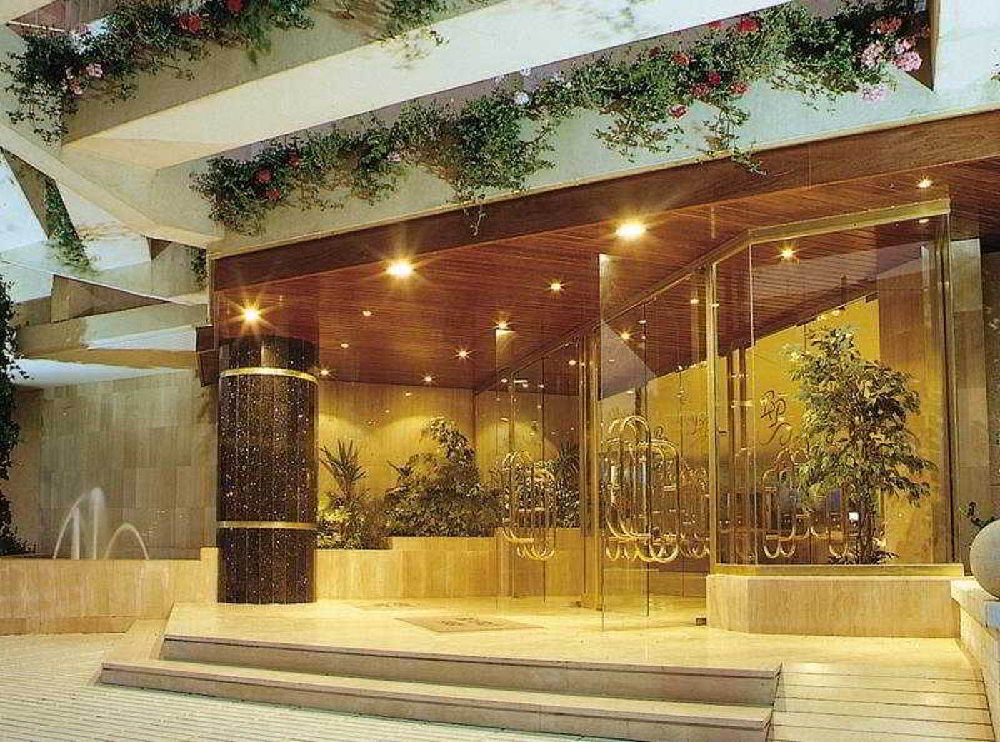 Beverly-Park-Lobby-28