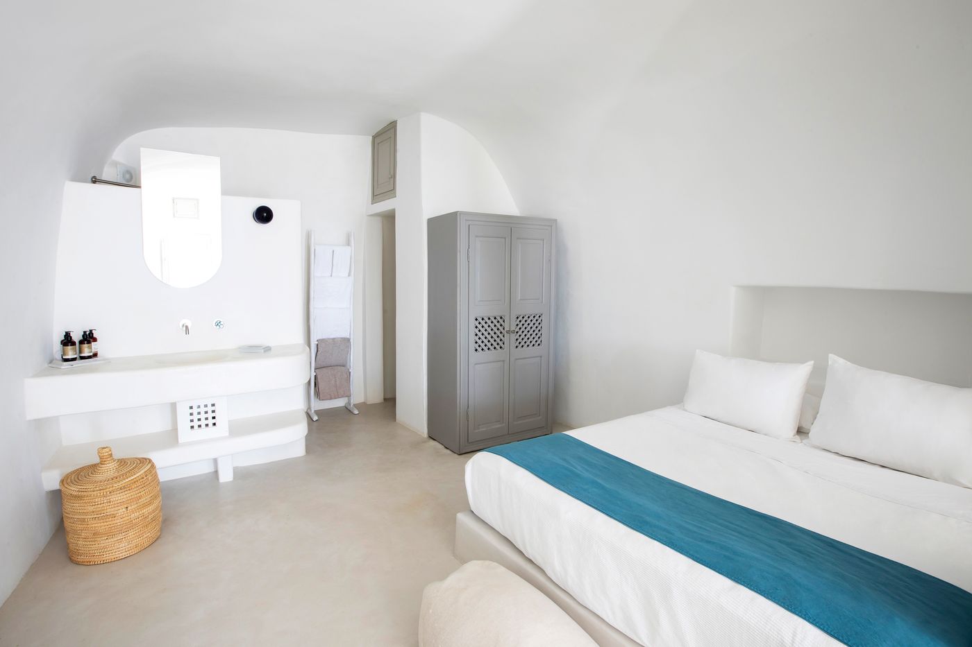 Ducato-Di-Oia-Room-3