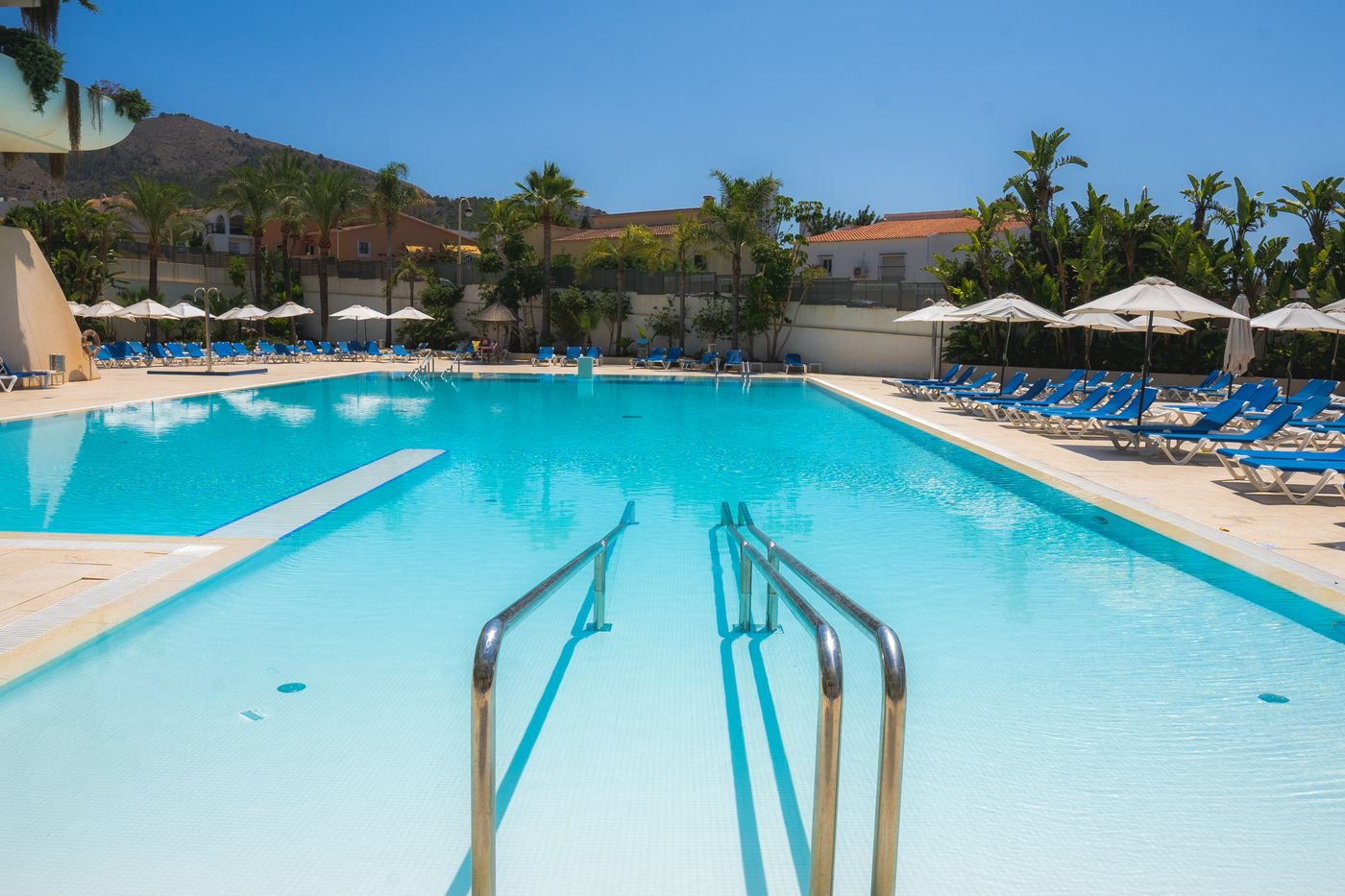 Deloix-Aqua-Center-Hotel-Pool-4