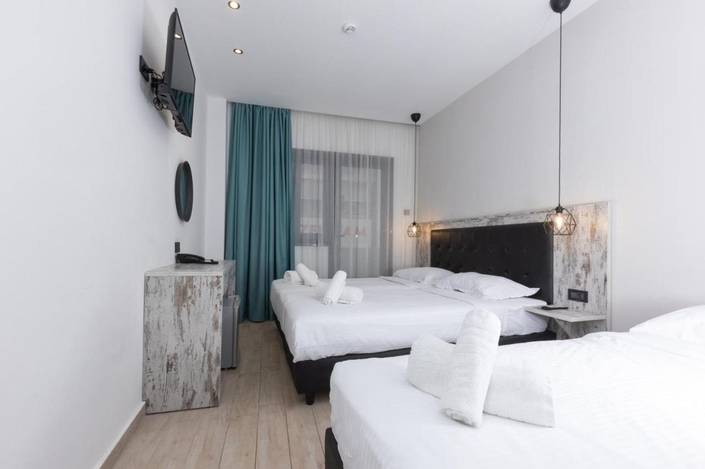 Evita-Asty-Room-7