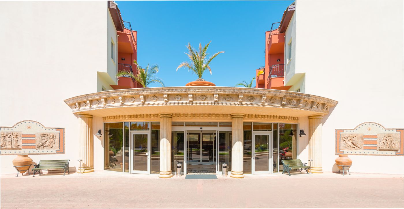 Royal-Atlantis-Beach-General-view-11