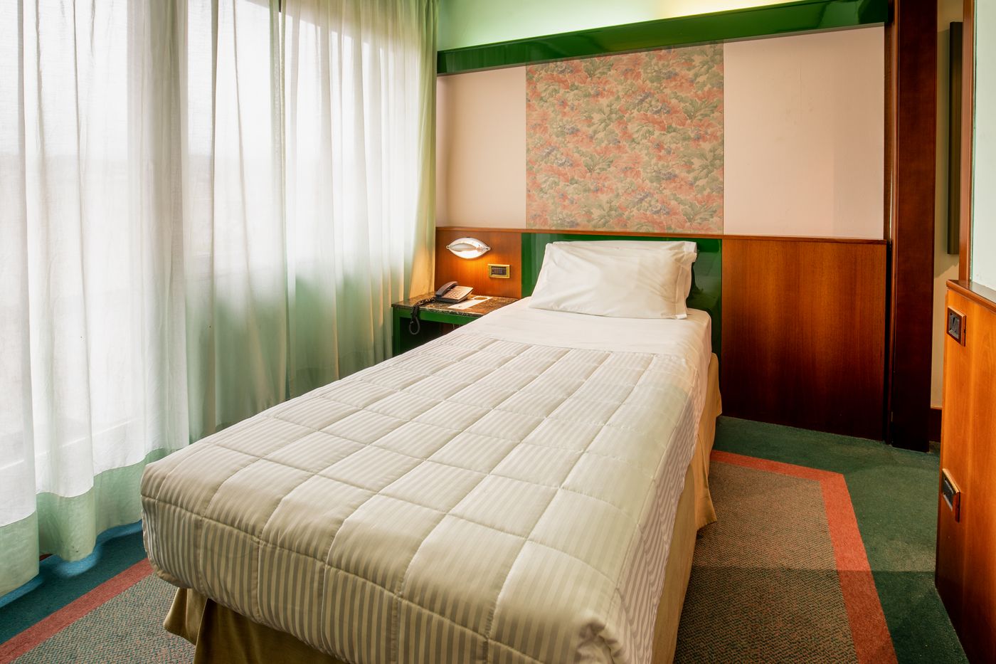 Royal-Palace-Room-15