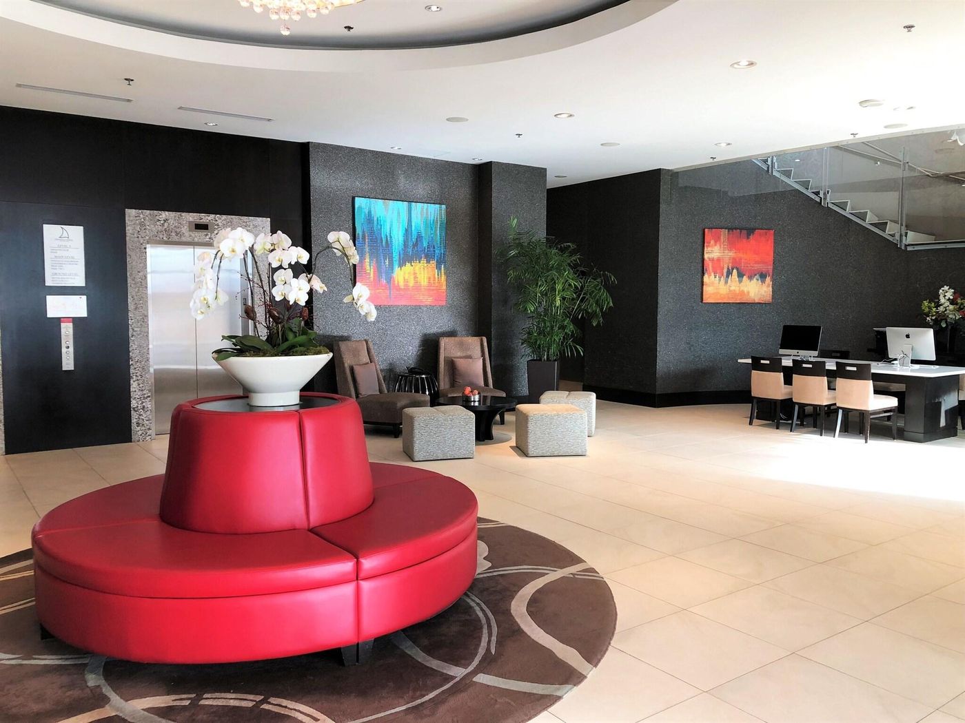 Pinnacle-Hotel-at-the-Pier-Lobby-5