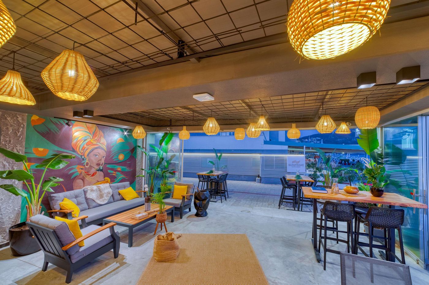 Royalisa-Palmiye-Beach-Hotel---Adults-Only-Bar-47