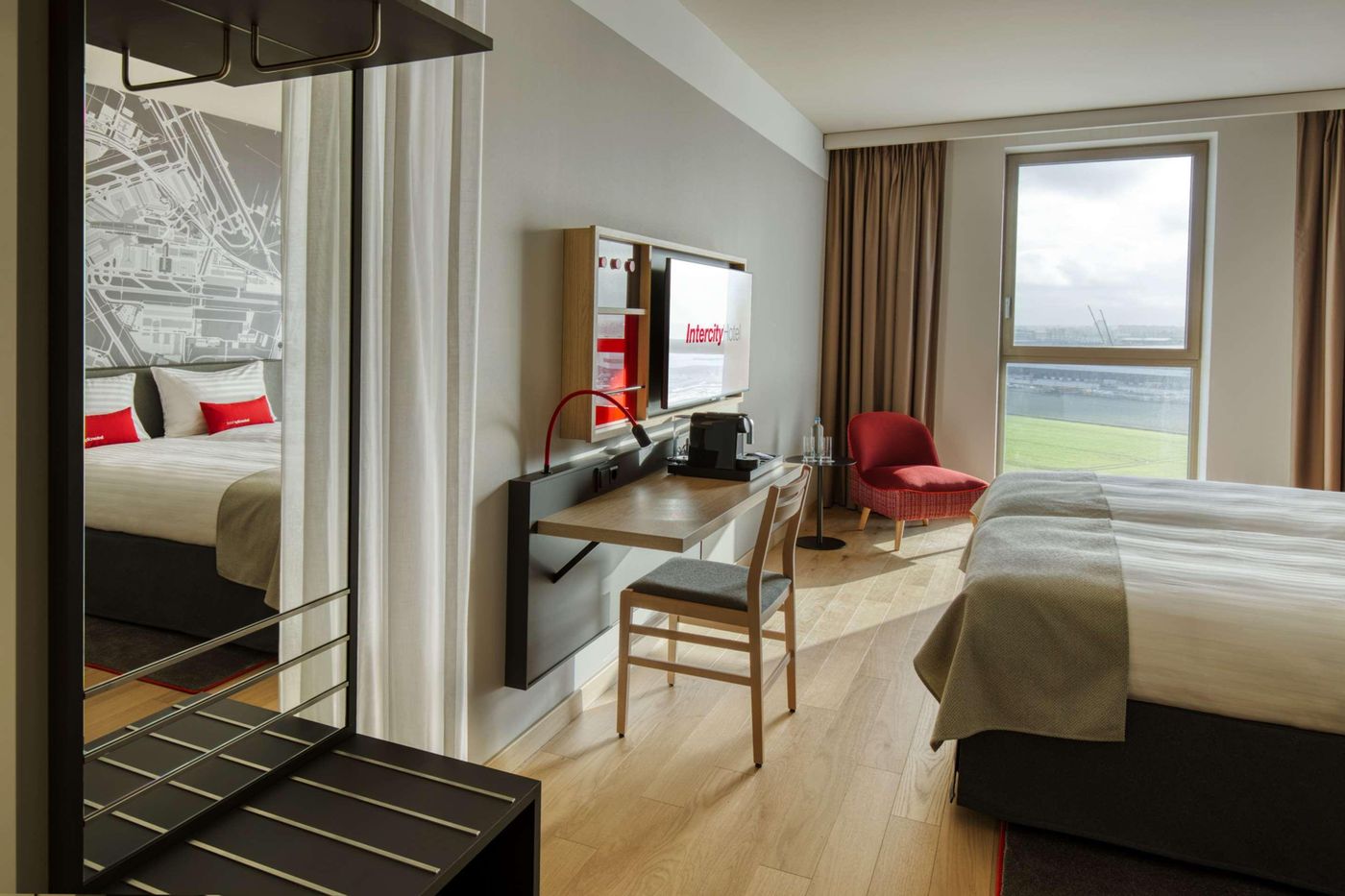IntercityHotel-Amsterdam-Airport-Room-10