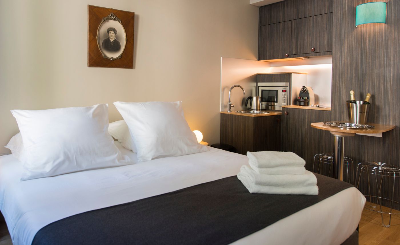 Suites-and-Hotel-Helzear-Champs-Elysees-Room-12