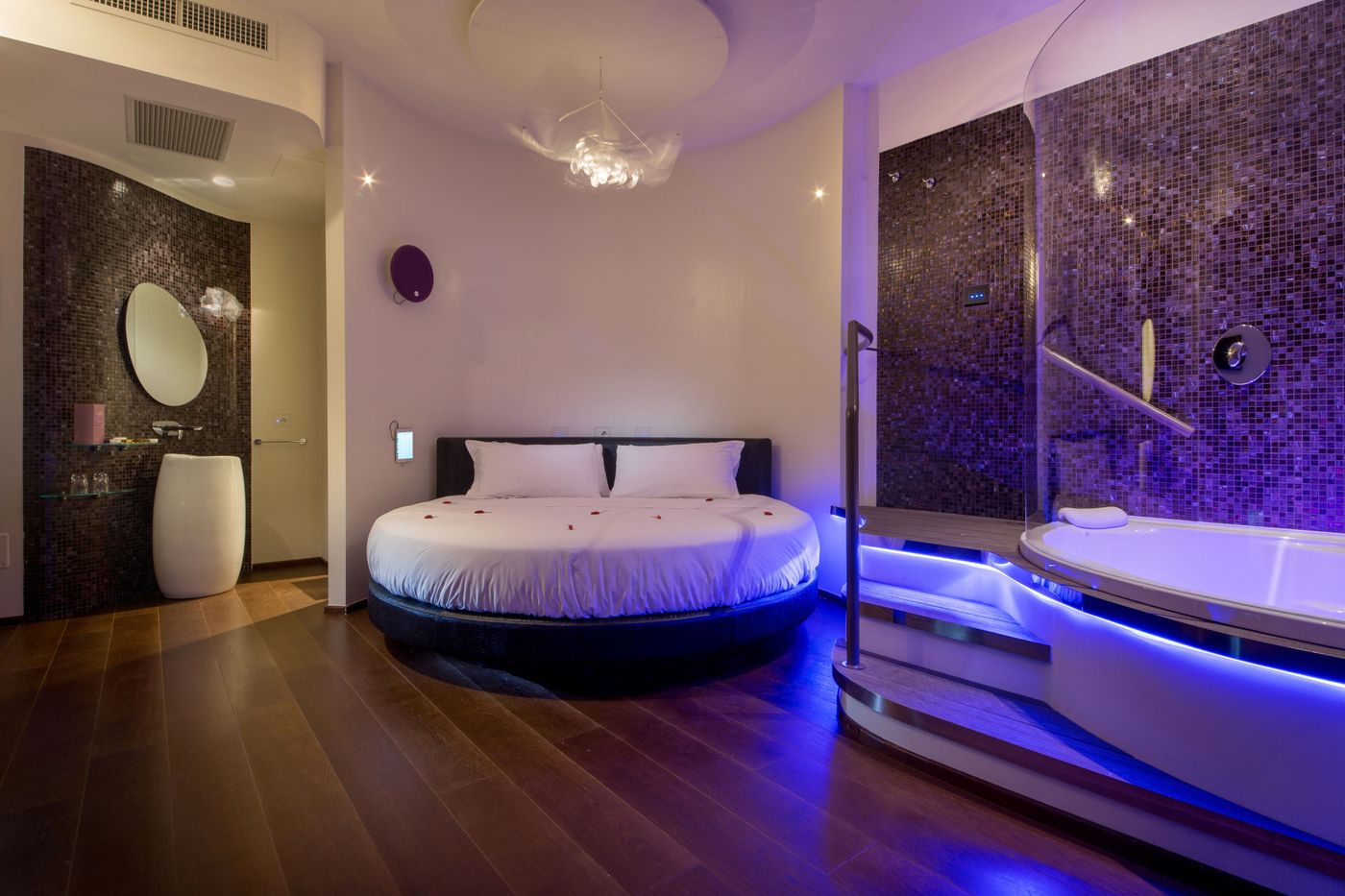 SuiteSistina-For-Brave-Lovers-Room-11