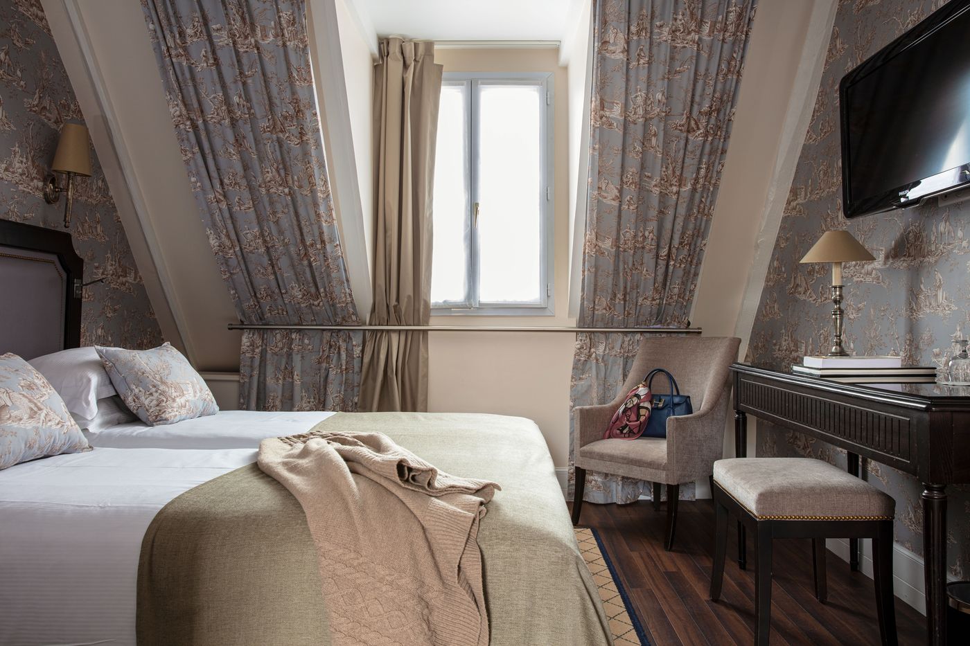 Serotel-Lutece-Room-14