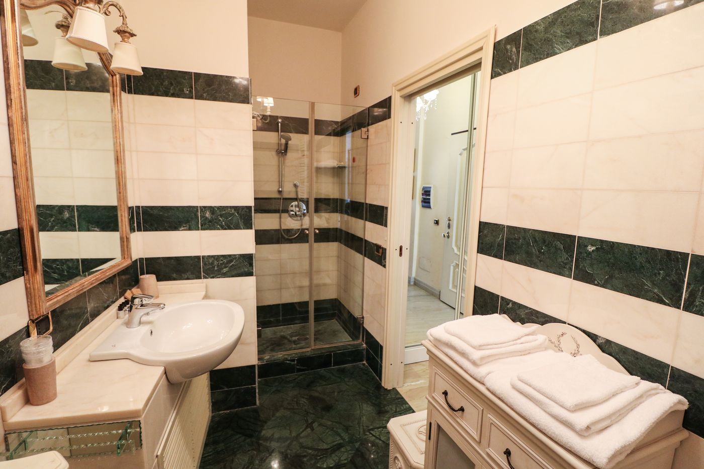 Rome-Kings-Suite-Room-31