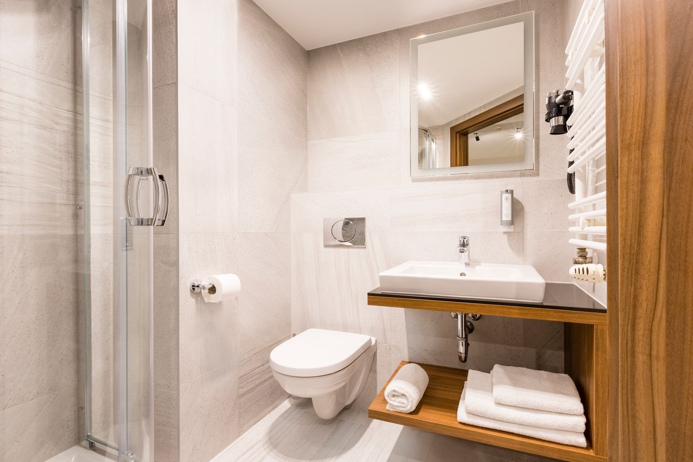 Ascot-Premium-Room-25