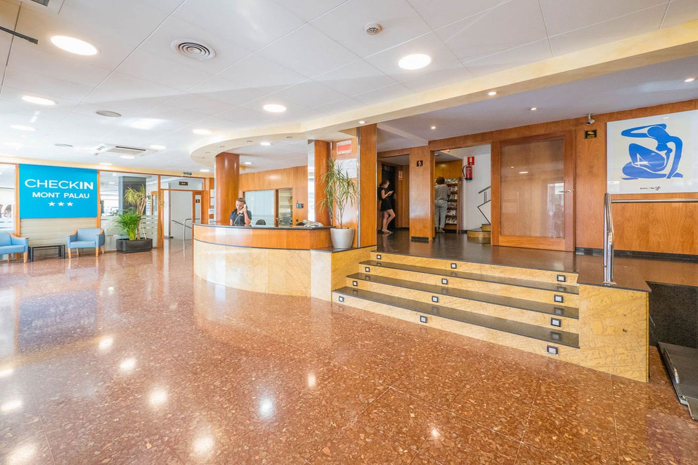 Checkin-Montpalau-Lobby-36