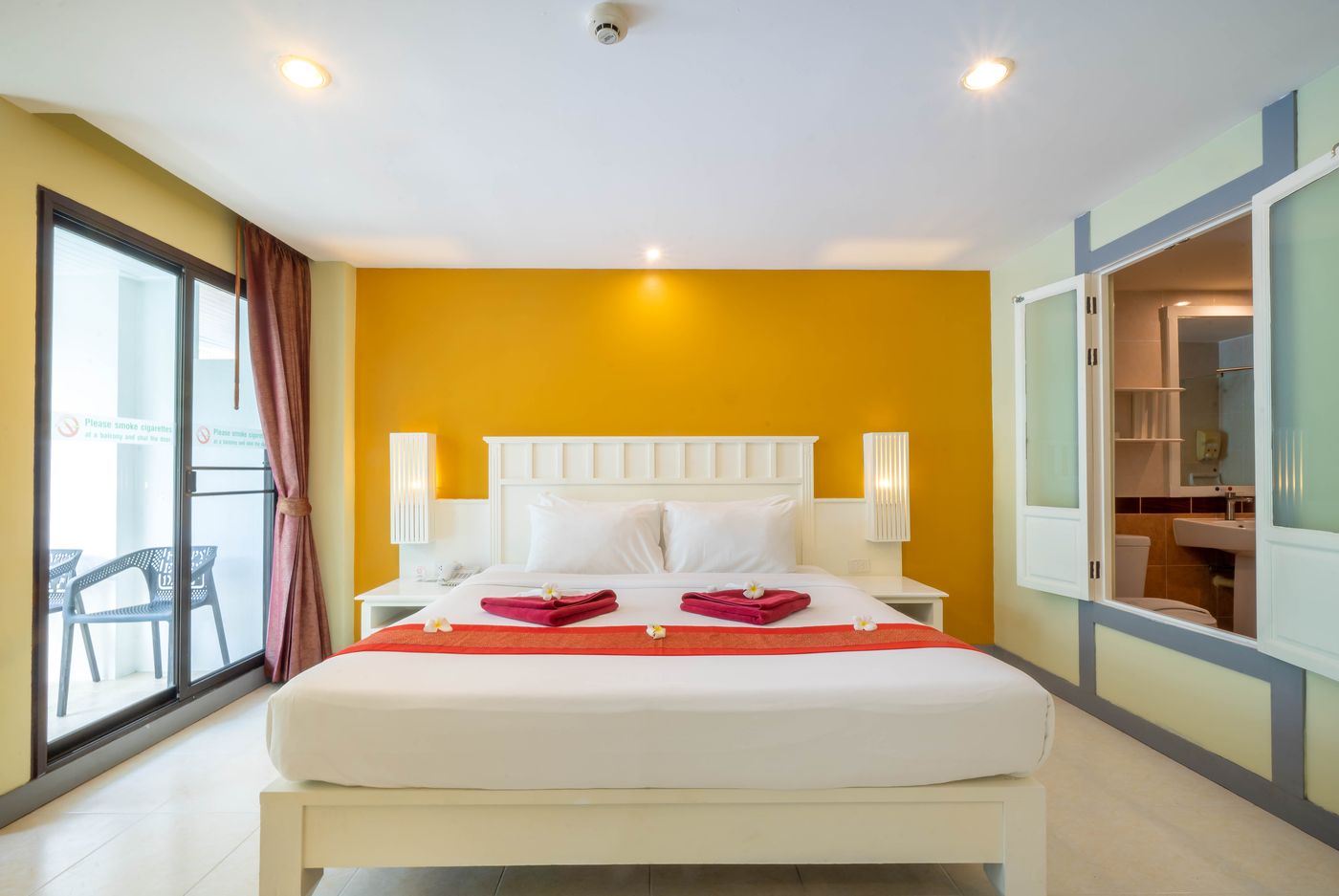 LA-Vintage-Resort--Former-Poppa-Palace--Room-19