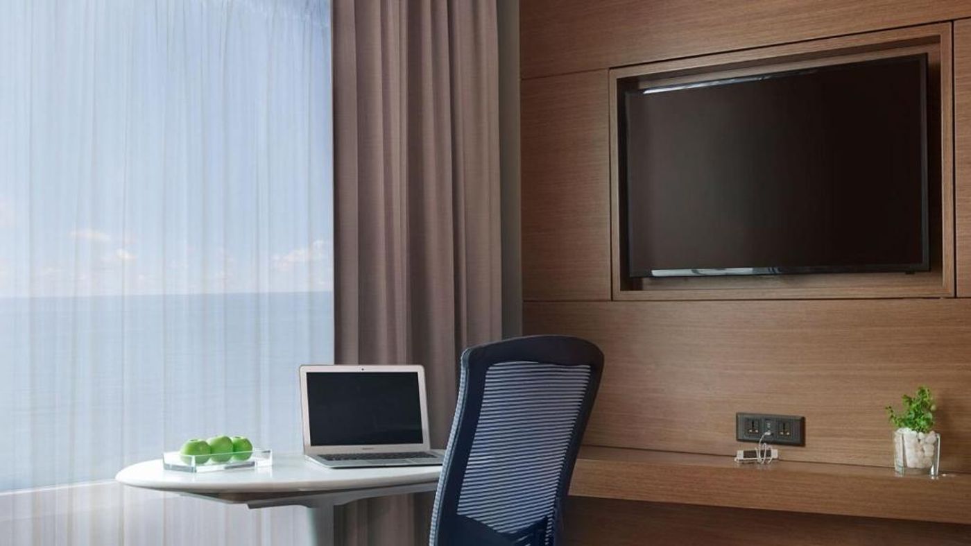 Radisson-Hotel-Colombo-Room-8